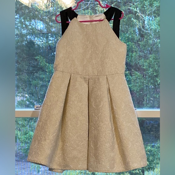 GIRL’S DRESS BUNDLE. - Picture 10 of 14